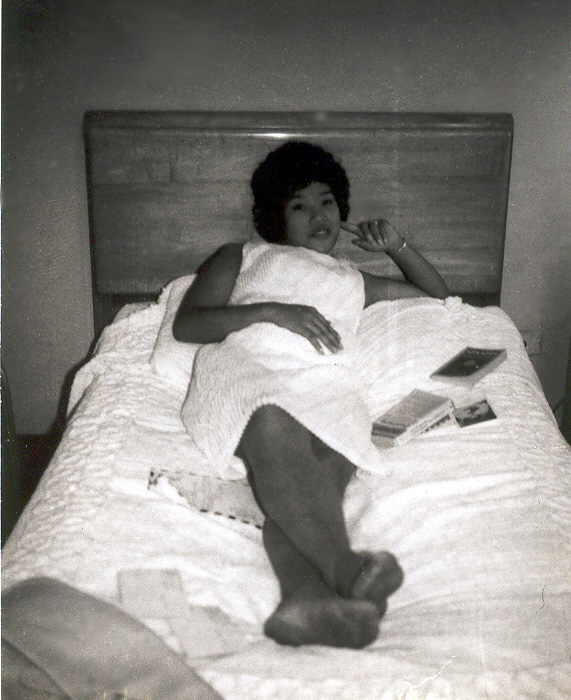 Aura reading in bed